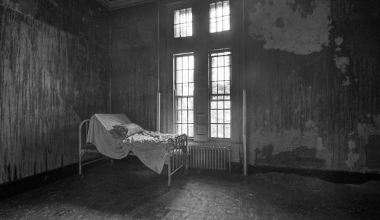 Webin&aacute;rio: Estudos sobre Histeria com o psicanalista Ale Esclapes - 21/03/2018